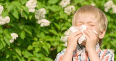 Bambini e allergia ai pollini: come comportarsi?